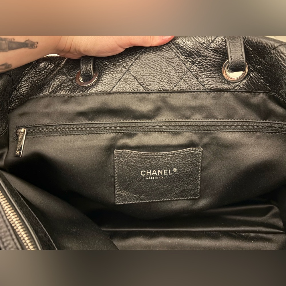 Chanel Authentic Glazed Calfskin On The Road Crumpled Leather Tote - Picture 8 of 14